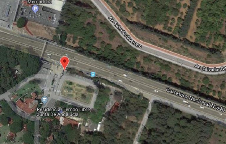 Dos heridos de 77 y 79 años trasladados al hospital tras una colisión entre un autobús y un turismo en la A-7 en Marbella