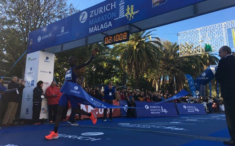 Martin Cheruiyot, ganador, y nuevo recordman, de la Zurich Maratón de Málaga