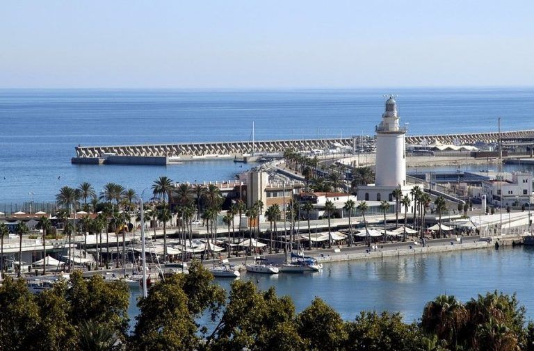 Málaga contará en 2021 con una dársena para 31 megayates de hasta cien metros Málaga contará en 2021 con una dársena para 31 megayates de hasta cien metros