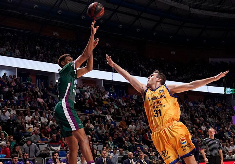 El Unicaja sabe sufrir y gana al Herbalife Gran Canaria (79-76)