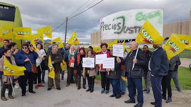 Los agricultores se echan a la calle como protesta a  la competencia desleal