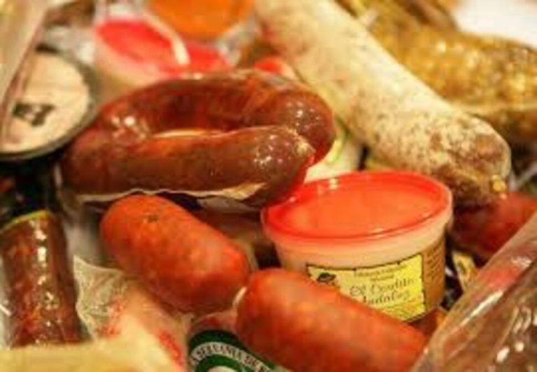 Los comercios autorizados durante el estado de alarma podrán abrir el Jueves y Viernes Santo