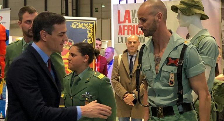 No, este legionario no le ha negado el saludo a Pedro Sánchez en FITUR