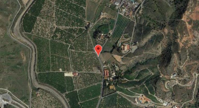 Varios heridos en un choque frontal entre dos turismos en la carretera A-7058 en Málaga