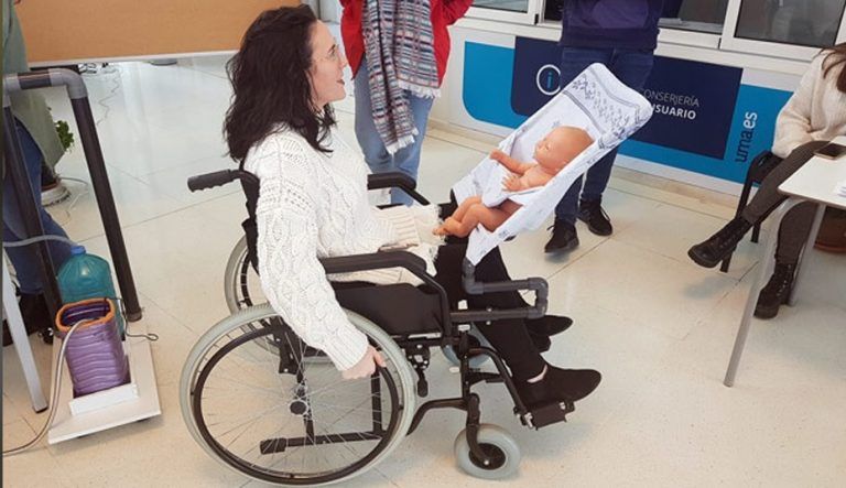 (Vídeo) Alumnos de Terapia Ocupacional diseñan productos de bajo coste para discapacitados