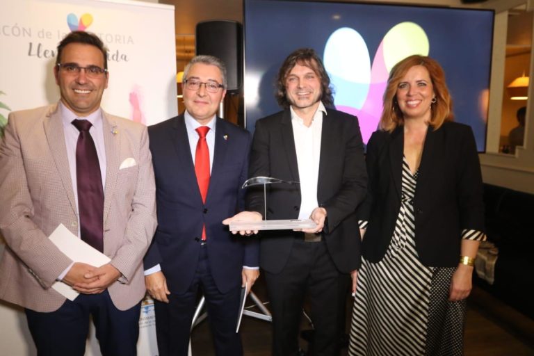 Salva Reina recoge el primer galardón `Boquerón de Plata´ destacando su estrecha relación con Rincón de la Victoria