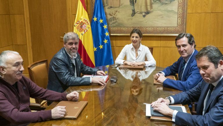 La subida del salario mínimo «primer gran acuerdo social»