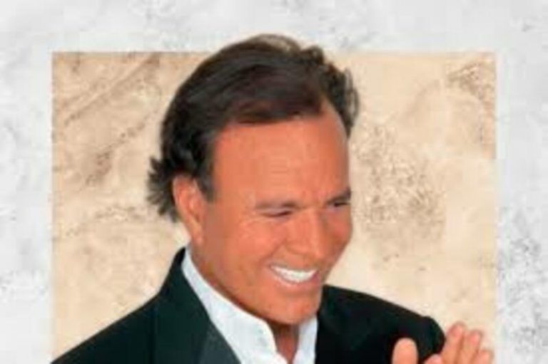 Julio Iglesias celebra su 50 aniversario en la música con un concierto el 5 de agosto en Marenostrum Fuengirola