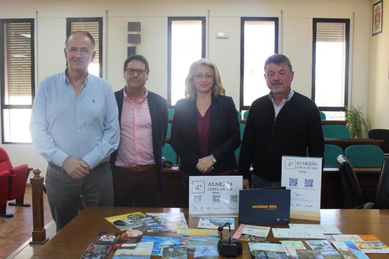 La Axarquía Costa del Sol repite en la Feria de Turismo de Navarra para promocionar el turismo rural, gastronómico y cinematográfico