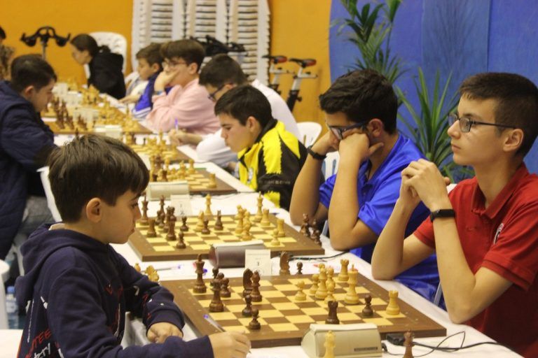 Casi 200 jóvenes promesas del ajedrez de la provincia se reúnen en Alhaurín de la Torre