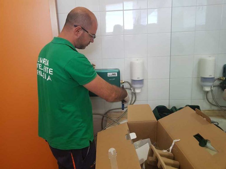 El Ayuntamiento implementa la desinfección con  ozono en colegios y edificios públicos