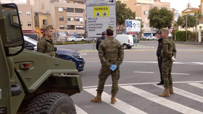 La Legión se suma en Almería y Ronda a la vigilancia para cumplir el estado de alarma