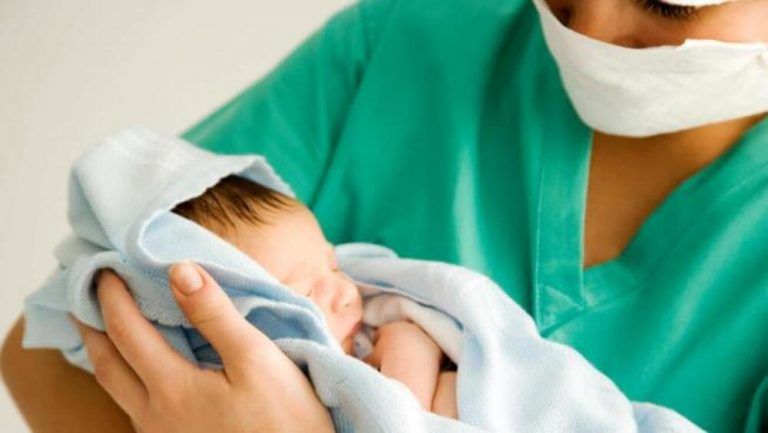 Un bebé de pocos meses ingresa grave en la UCI contagiado de coronavirus