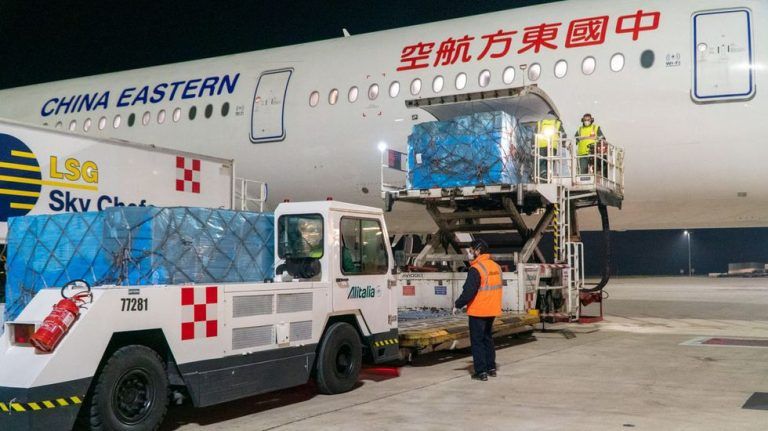 China sella con España un acuerdo para ayuda médica masiva