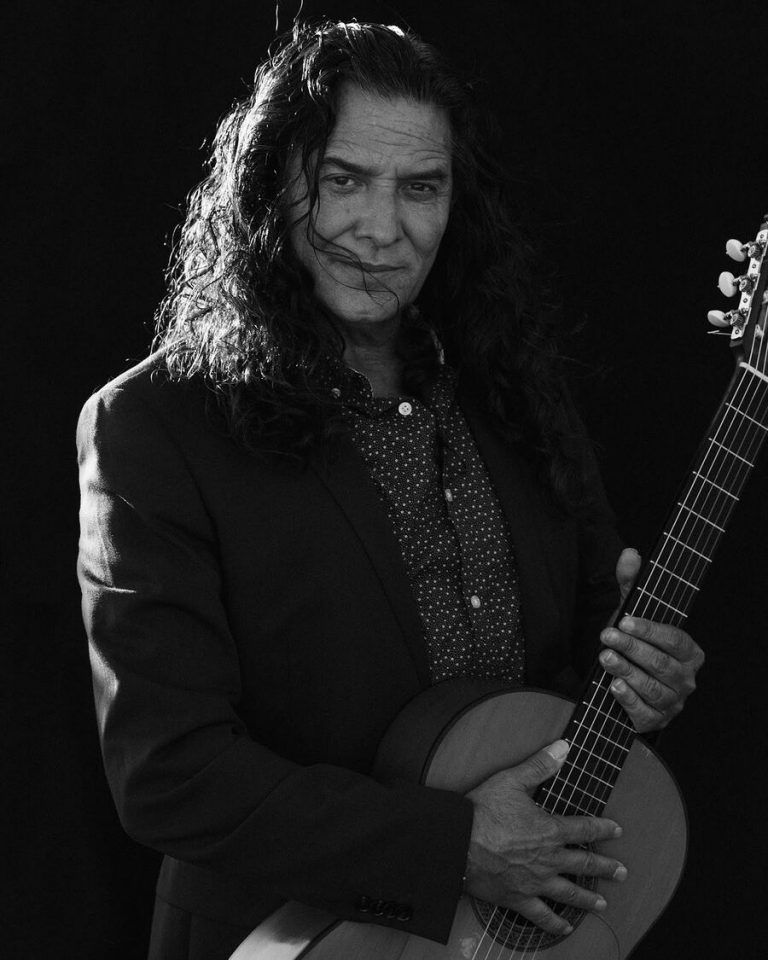 Tomatito presenta Viviré, un concierto en el que recuerda viejos tiempos con los genios. Contará con Arcángel, Duquende, y Antonio Reyes como artistas invitados