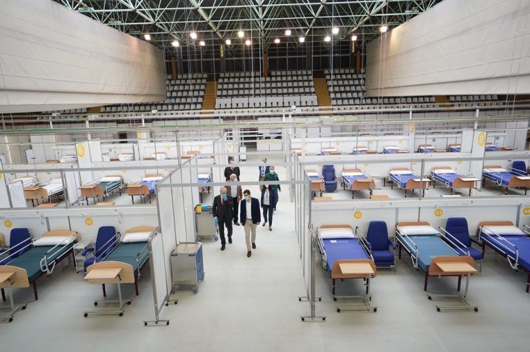 Moreno visita el Hospital Auxiliar de Carranque y destaca la previsión y anticipación con la que actuado el Gobierno andaluz frente al coronavirus
