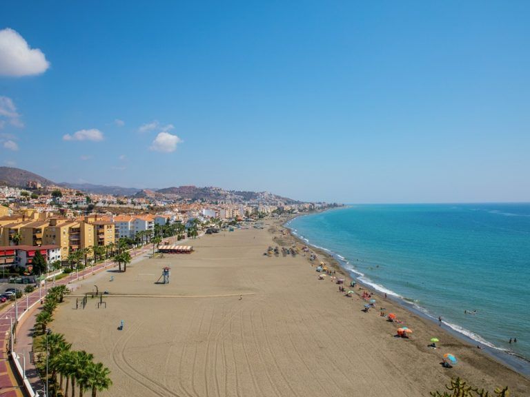El Ayuntamiento de Rincón de la Victoria pide que se suprima el canon para los servicios de playas de cara a la temporada estival
