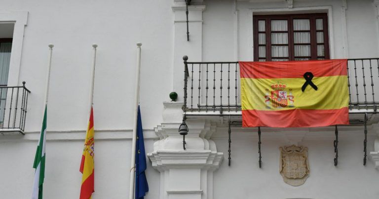 Los ayuntamientos de Málaga capital y Marbella se suman a los tres minutos de silencio en memoria de víctimas mortales