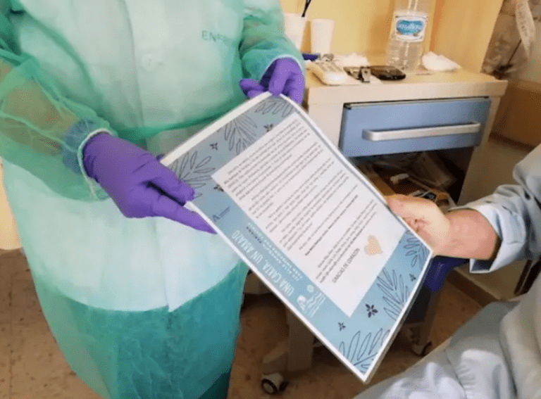 Alumnos de Periana mandan cartas de apoyo a pacientes y profesionales del Área Sanitaria Málaga-Axarquía