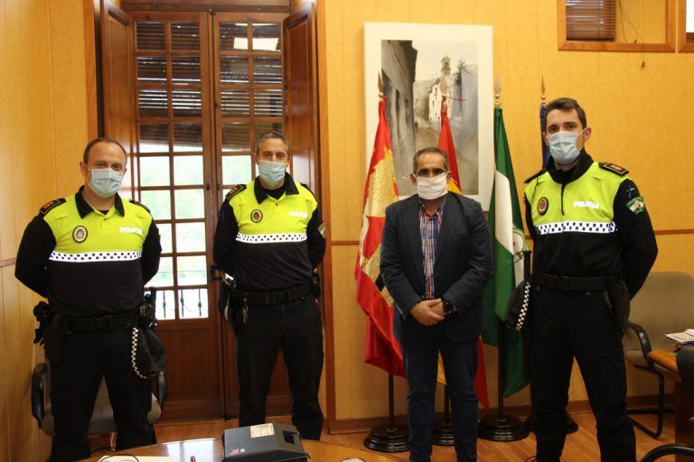 Dos nuevos agentes de la Policía Local toman posesión en Álora