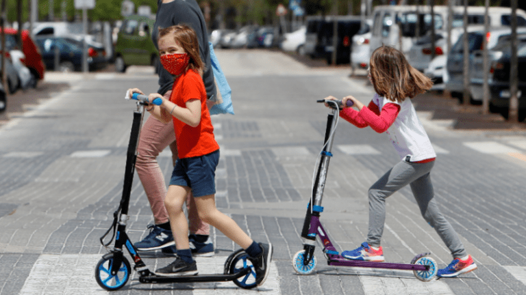 El gobierno accede a modificar los horarios de salida por el calor