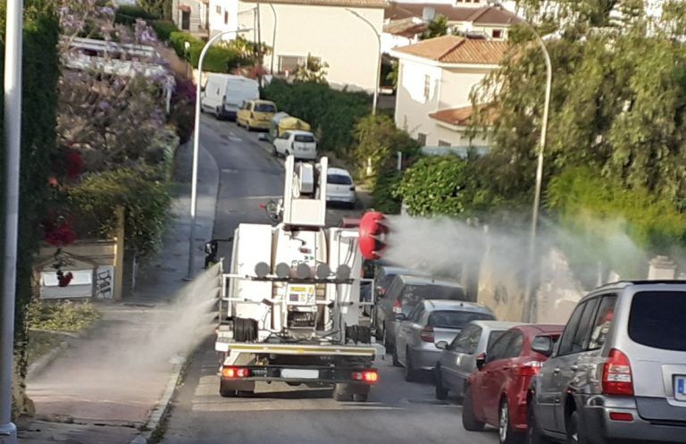 El Ayuntamiento de Rincón de la Victoria potencia la desinfección del municipio con un camión pulverizador de máxima precisión y eficacia