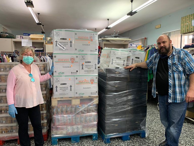 La cofradía de Mena ayuda a más de 2.000 familias de Málaga a través de varias entidades