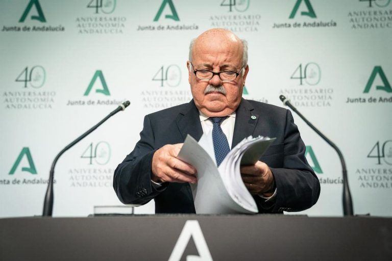 Aguirre confía en que Granada y Málaga reciban autorización el viernes