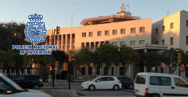 Agentes lesionados y dos coches arrollados el resultado de una detención
