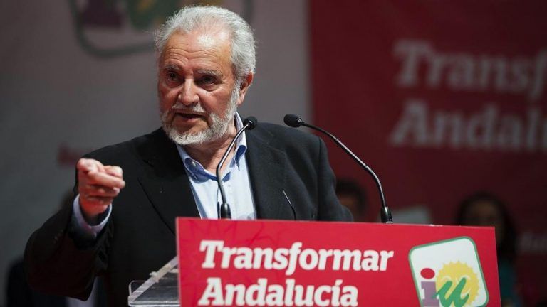 Julio Anguita sigue en la UCI “estable, dentro de la gravedad”