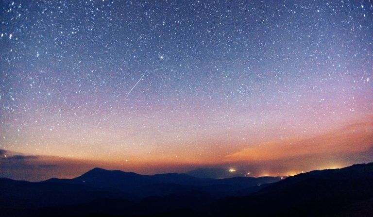 Cuando ver la lluvia de meteoros asociada al cometa Halley