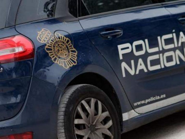 Investigan el hallazgo de un cadáver  atado con bridas en la desembocadura Guadalhorce en la capital