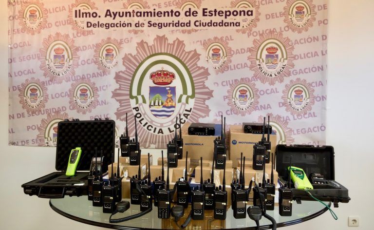 El Ayuntamiento de Estepona mejora el sistema de transmisiones de la Policía Local con nuevos equipos y repetidores