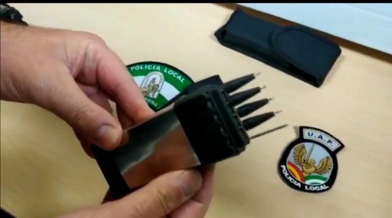 La policía local de Estepona alerta sobre una peligrosa arma (Vídeo)