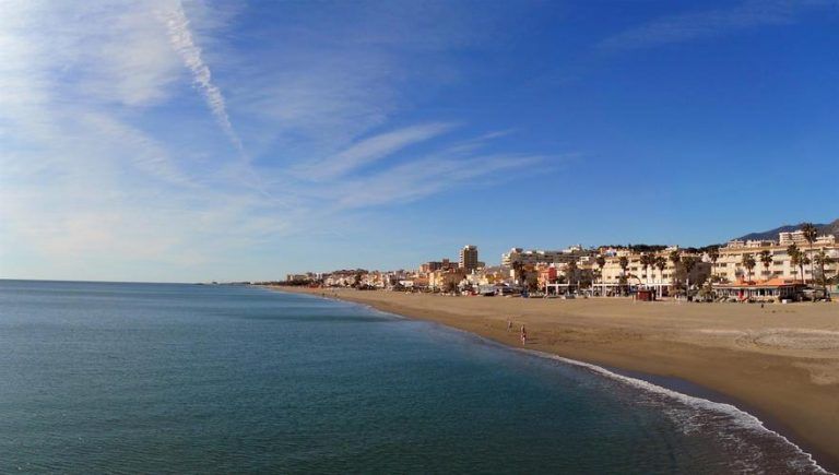 Muere un bañista de 50 años ahogado en una playa de Torremolinos