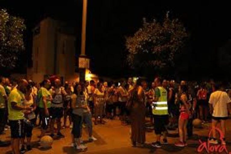 Álora celebra la primera marcha nocturna