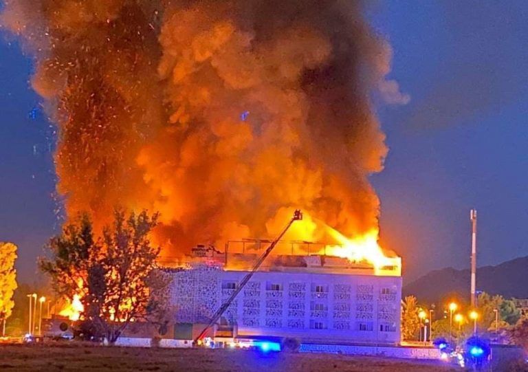 Un fallecido y casi una decena de heridos tras el incendio del hotel en Marbella