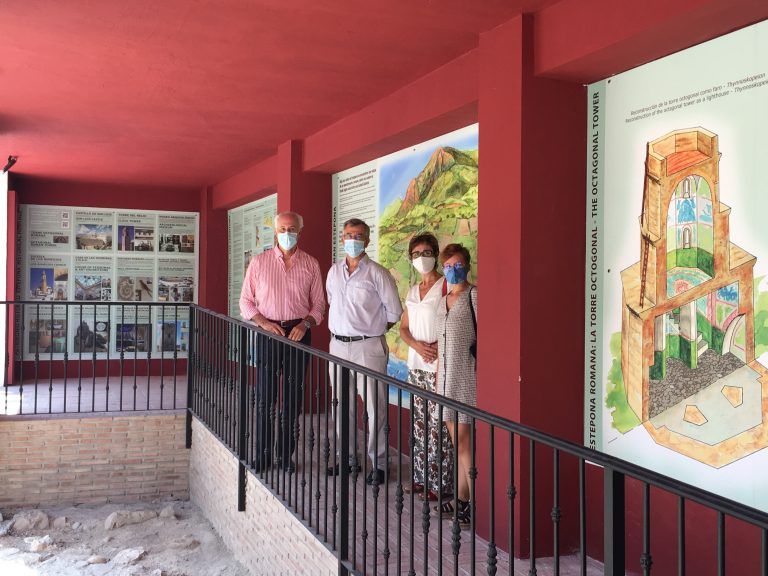 Estepona pone en valor los restos romanos de la calle Villa con nuevos paneles interpretativos