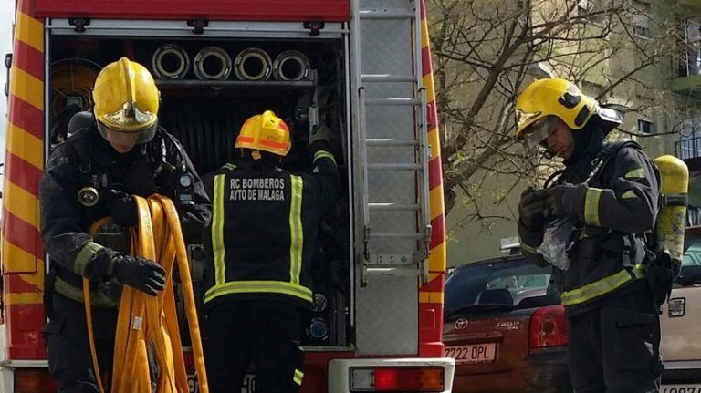 Tres bomberos de Málaga acuden a Beirut para colaborar en las tareas de rescate