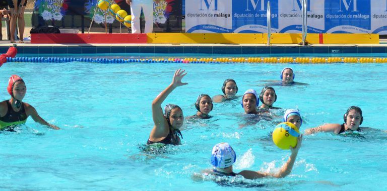 Gran espectáculo y ambiente seguro en el I Torneo Interprovincial de waterpolo femenino.
