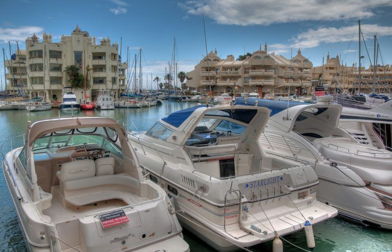Denuncian irregularidades en la subasta y concursos del Puerto de Benalmádena