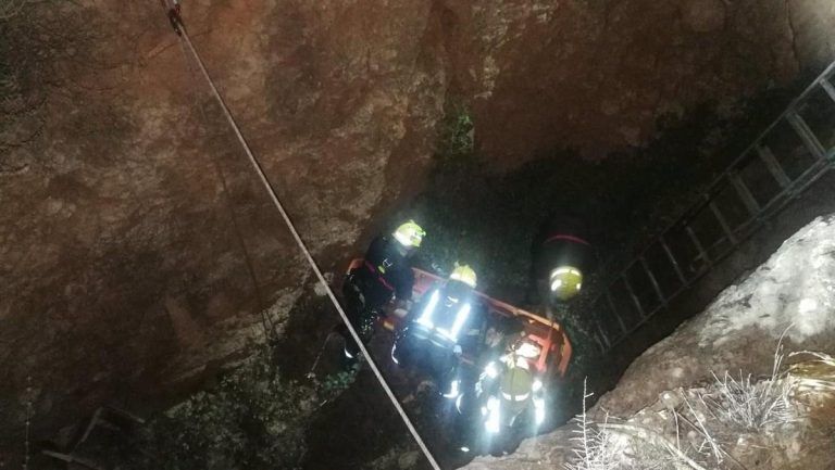 Rescatada una joven de 18 años tras caer a un pozo de unos cinco metros en el Cerro de la Tortuga