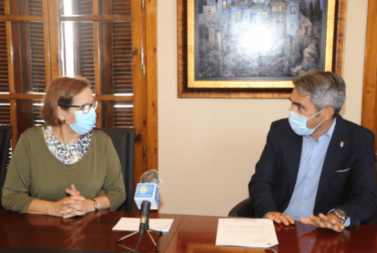 Benalmádena En cuanto a las hospitalizaciones, según los datos de la Consejería de Salud y Familias, Málaga registra este miércoles un total 180, de las que 23 (-1) son en UCI, lo que supone un leve incremento respecto a este pasado martes en las que había 178
