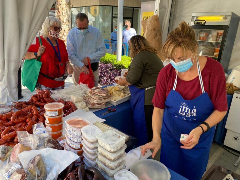Más de 8.000 personas visitan el Mercado Sabor a Málaga de Torremolinos