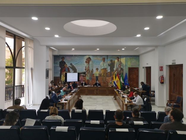 El alcalde de Rincón de la Victoria se reunirá con asociaciones y vecinos de La Cala del Moral para dialogar y consensuar el mejor modelo de arbolado en la Avenida de Málaga