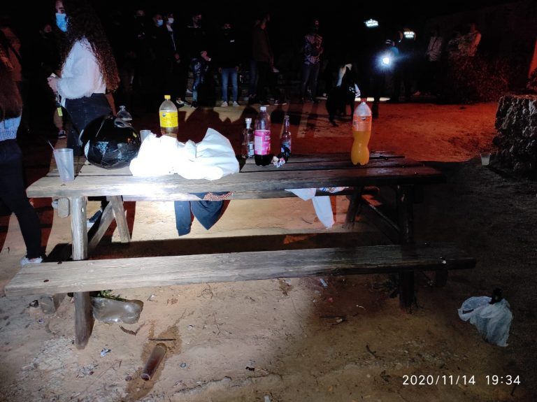 La Policía Local de Rincón de la Victoria disuelve un macrobotellón con más de un centenar de jóvenes este fin de semana