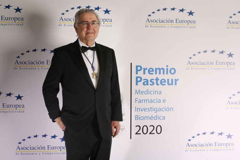 El urólogo malagueño Pedro Torrecillas “Premio Pasteur” de medicina por su tratamiento pionero de criocirugía en el cáncer de pulmón