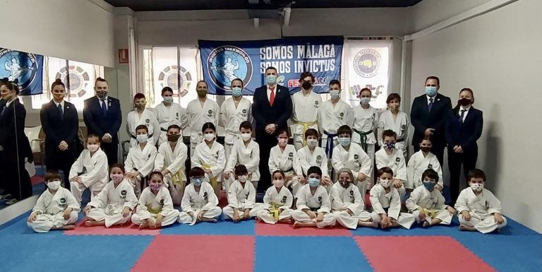 29 deportistas del Club Invictus Málaga se examinan para elevar el nivel del Taekwondo ITF malagueño