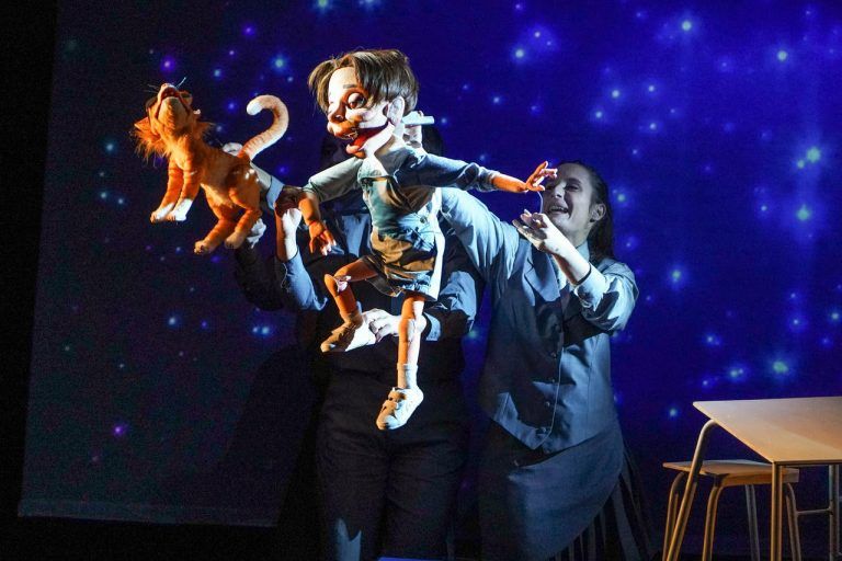 Hoy estreno absoluto CRIS, pequeña valiente en Teatro del Soho CaixaBank
