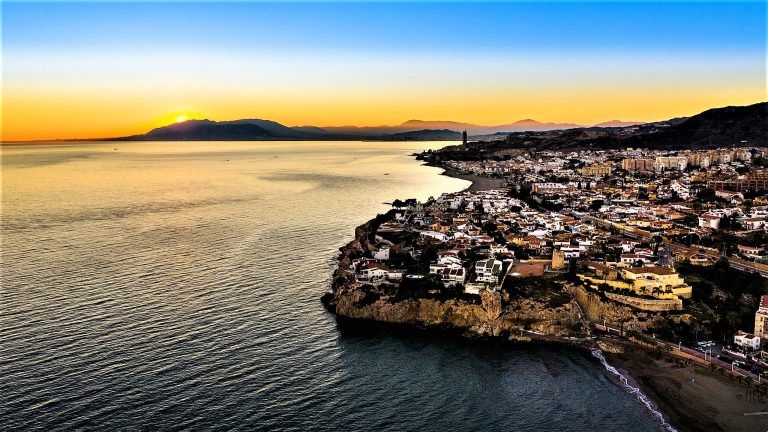 Rincón de la Victoria inicia los trabajos para convertirse en Destino Turístico Inteligente de la mano de SEGITTUR